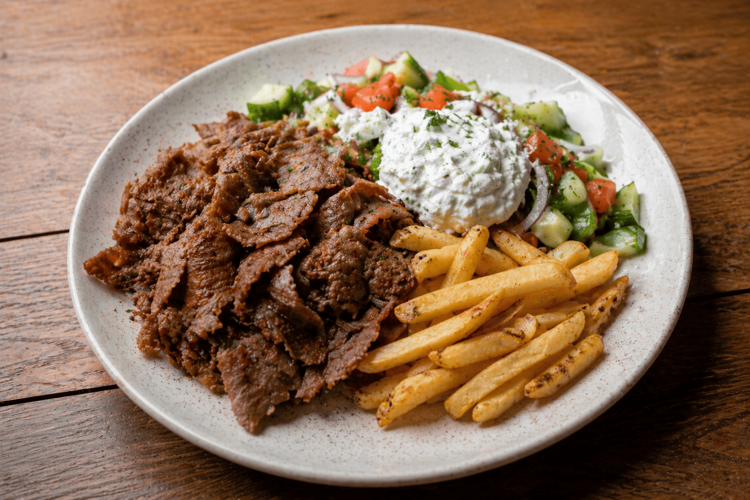 Kreta Teller mit Gyros, Steak, Suzuki und Suflaki — Kreta Grill Aerzen